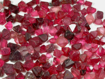 Granát raw Granát raw