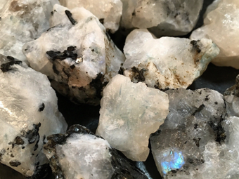 Mesačný Kameň raw Mesačný Kameň raw