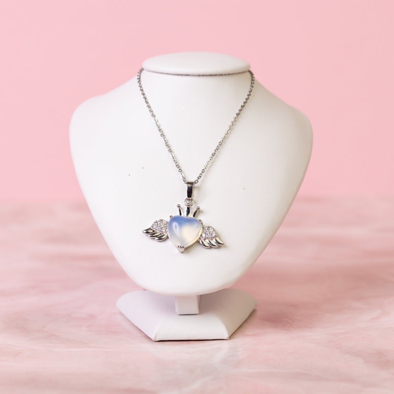 Anjelský Amulet srdiečko z Opalitu s anjelskými krídlami