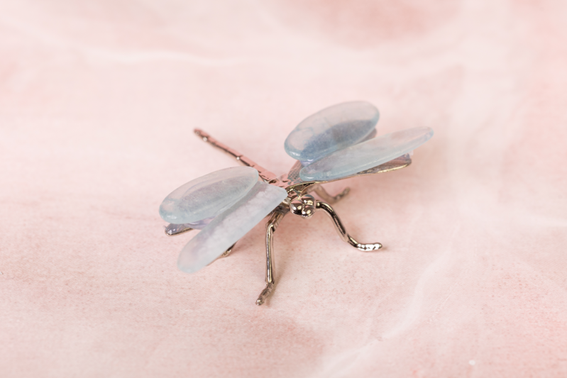 Vážka s krídlami z minerálu Akvamarín