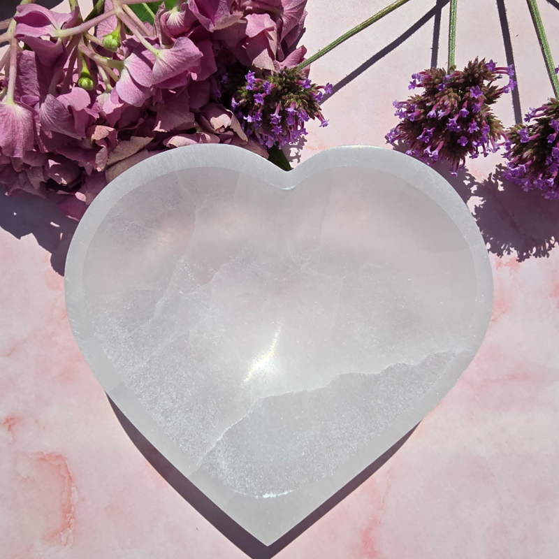 Selenitová miska v tvare srdca 10 cm